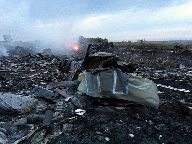 Co phieu cua hang hang khong co 2 may bay roi lao doc tham hinh anh