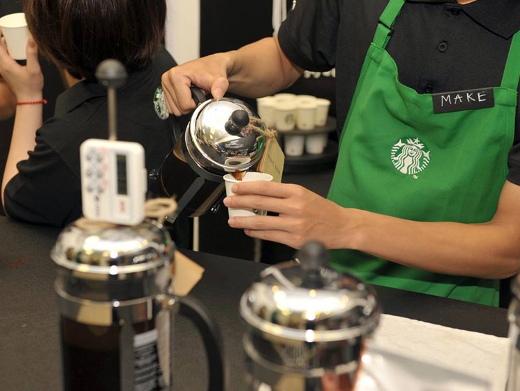 Starbucks vẫn kiên trì thực hiện chiến lược không nhượng quyền.