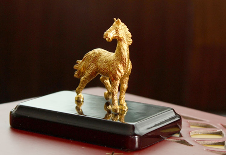 Gan 6 trieu dong mot hop banh trung thu ngua ma vang hinh anh