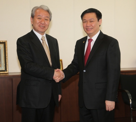 Ban kinh te Trung uong sang Nhat ban ve mo hinh Abenomics hinh anh