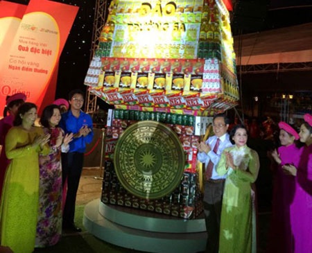 Dung mo hinh cot moc bien dao bang 6.000 san pham hinh anh