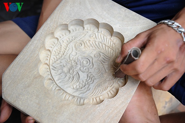 Cuối cùng là công đoạn làm nhẵn, đánh bóng các chi tiết.