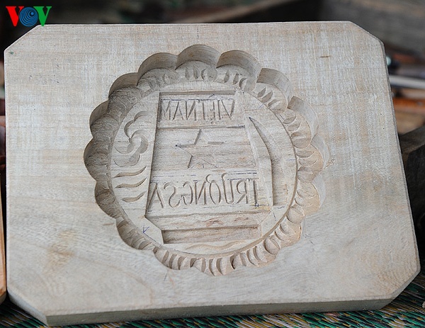 Nhưng về sau, nhiều người đến xưởng và nhìn thấy mẫu khuôn này cũng đã đặt làm vì sự độc đáo, ý nghĩa của nó.