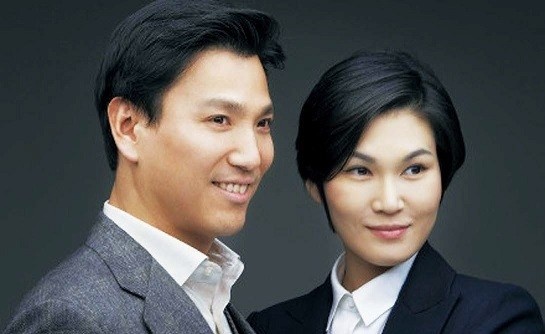 Nữ tỷ phú này từng tốt nghiệp trường nghệ thuật Seoul trước khi nhận bằng về thiết kế tại New York. 40 tuổi, đã kết hôn và có 4 người con, Lee Seo-Hyun là Phó chủ tịch của Cheil, một công ty thuộc Samsung, chuyên phân phối hàng xa xỉ. Chồng của Lee Seo-Hyun là Kim Jae-Yeol, con trai út của Chủ tịch tập đoàn Dong-a Ilbo. Jae-Yeol hiện cùng làm việc với vợ tại Cheil với chức danh chủ tịch.