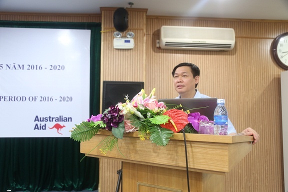 Ban Kinh te Trung uong ban ve kich ban tang truong 5 nam hinh anh