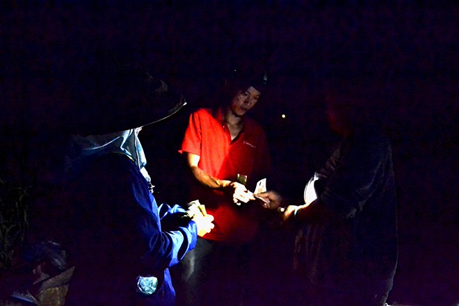 Thanh toán theo phương thức: “Tiền trao, cháo múc”.