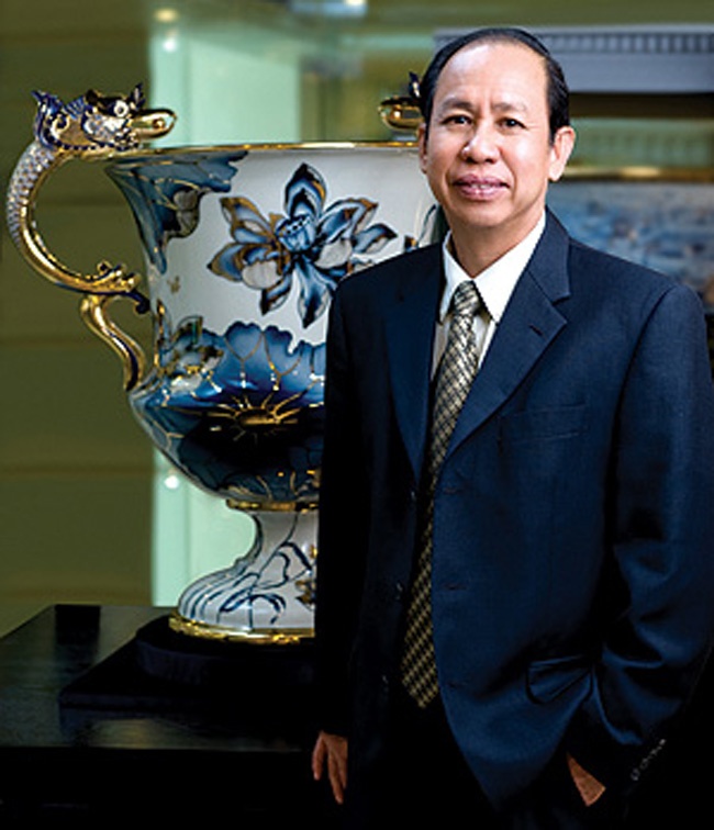 Từ xưởng gốm 100 năm của gia đình, doanh nhân Lý đã tạo ra sản phẩm gốm sứ Minh Long được nhiều người Việt ưa chuộng.