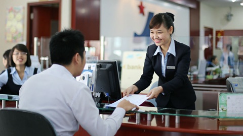 Ngan hang, tai chinh tiep tuc giam nhu cau nhan su hinh anh