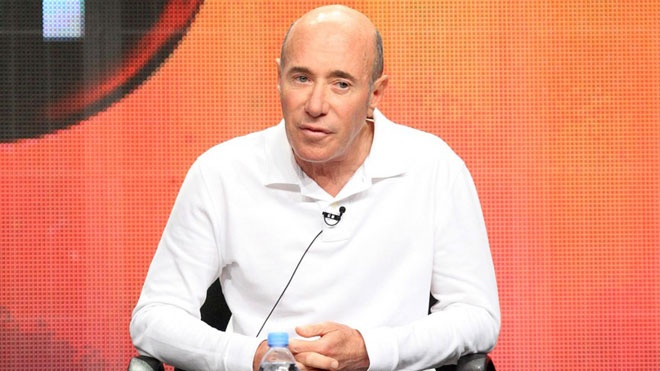 Ông trùm truyền thông với số tài sản lên tới 7tỉ USD. Ông đã thành lập hai công ty âm nhạc Asylum Record, Geffen Record và gây dựng nên sự nghiệp của những cái tên lừng lẫy như The Eagles, Aerosmith và Gun N’ Rose. David Geffen còn đồng sáng lập hãng DreamWorks Animation, cổ đông của công ty Apple và là một nhà đầu tư trái phiếu lớn. Ông David Geffen đã công khai đồng tính từ rất lâu và là một nhà hoạt động nhằm bảo vệ quyền lợi cho cộng đồng LGBT.