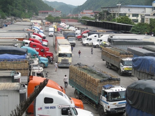 Chuyen hang sang khu vuc khac de giam tac cua khau Lang Son hinh anh