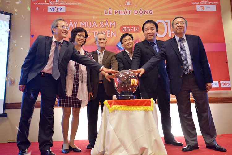 Hon 800 doanh nghiep tham gia ngay mua sam truc tuyen 2014 hinh anh