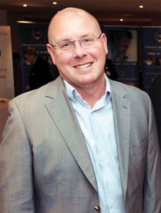 Nick Leeson, thủ phạm làm sụp đổ Ngân hàng Barings, giờ đây là một diễn giả được mời mọc ở Anh; anh ta thường đến nói chuyện với các nhà doanh nghiệp về quản trị rủi ro trong ngành tài chính-ngân hàng.