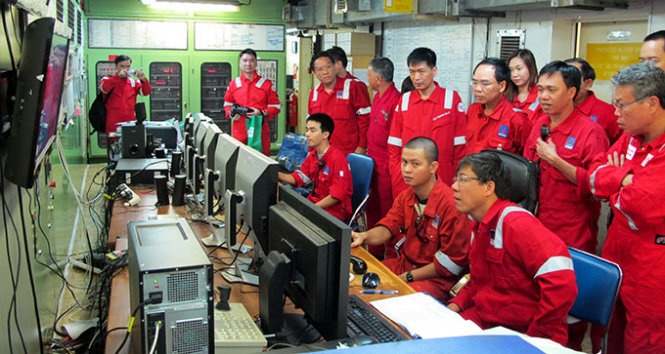 'Dai gia' dau khi xin tiep suc hinh anh