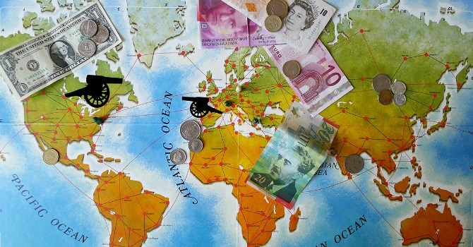 Diem lai nhung con 'dia chan' tien te hinh anh