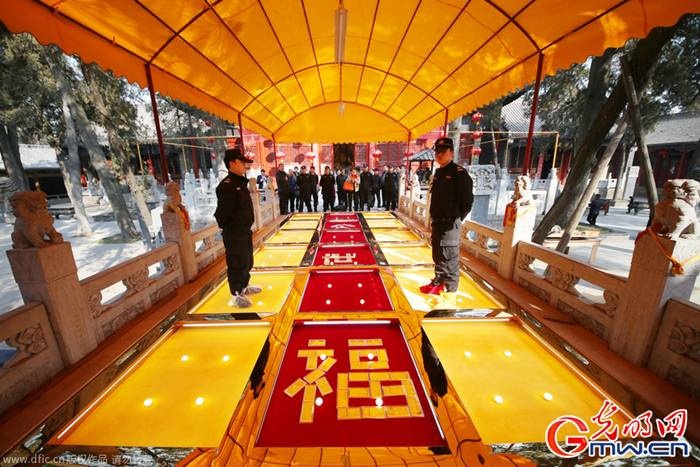 Trai 1.000 mieng vang lam duong dip Tet hinh anh