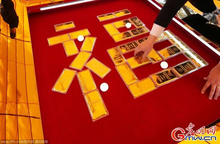 Số vàng miếng này được một công ty trang sức cung cấp để làm con đường vàng trong dịp Tết.