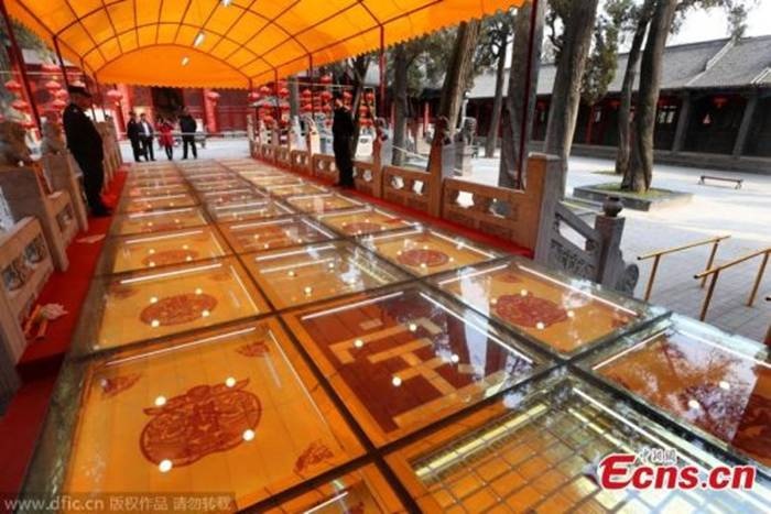 Có những miếng vàng trong con đường nặng một kg.