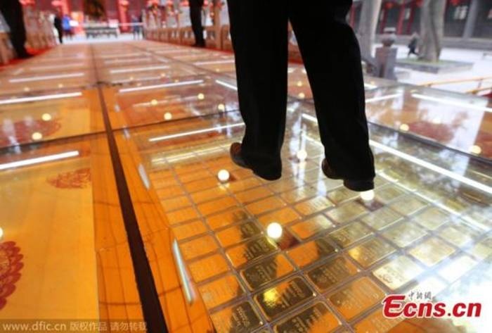 Ngôi đền này được nhiều người đến lễ bái vào dịp đầu năm trong đó có nhiều doanh nhân