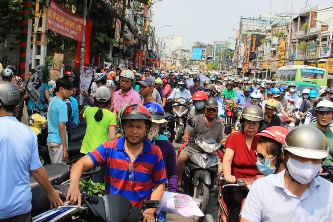 Nguoi Sai Gon do xo mua hoa Tet, duong ket cung hinh anh