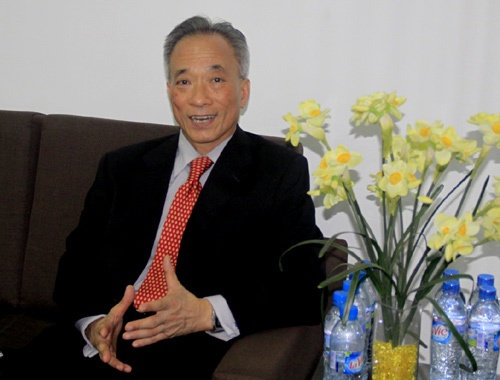 'Can xem lai chinh sach giu dong Viet Nam manh co thich hop hay khong' hinh anh