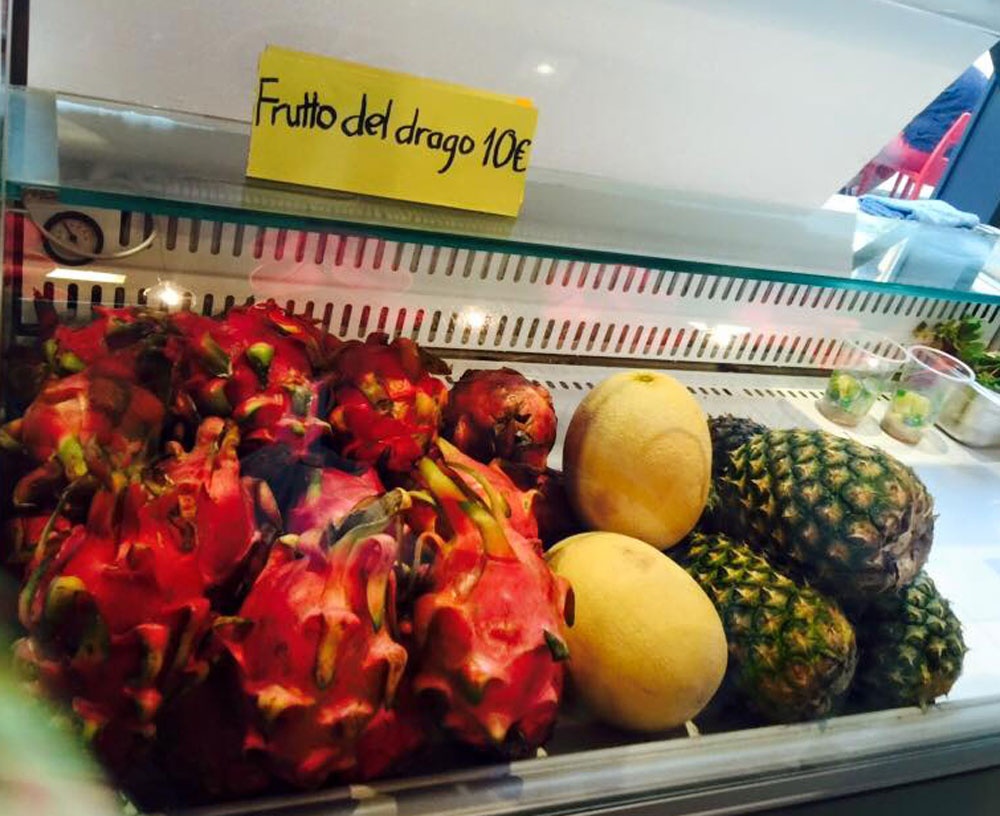 Gia hang hoa trong Nha Viet Nam 3 trieu USD tai Italy hinh anh