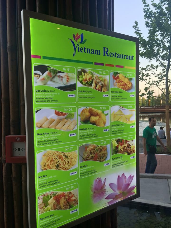 Ẩm thực là điểm gây nhiều tranh cãi nhất tại gian hàng của Việt Nam tại Expo 2015. Ảnh; Ta Thanh.