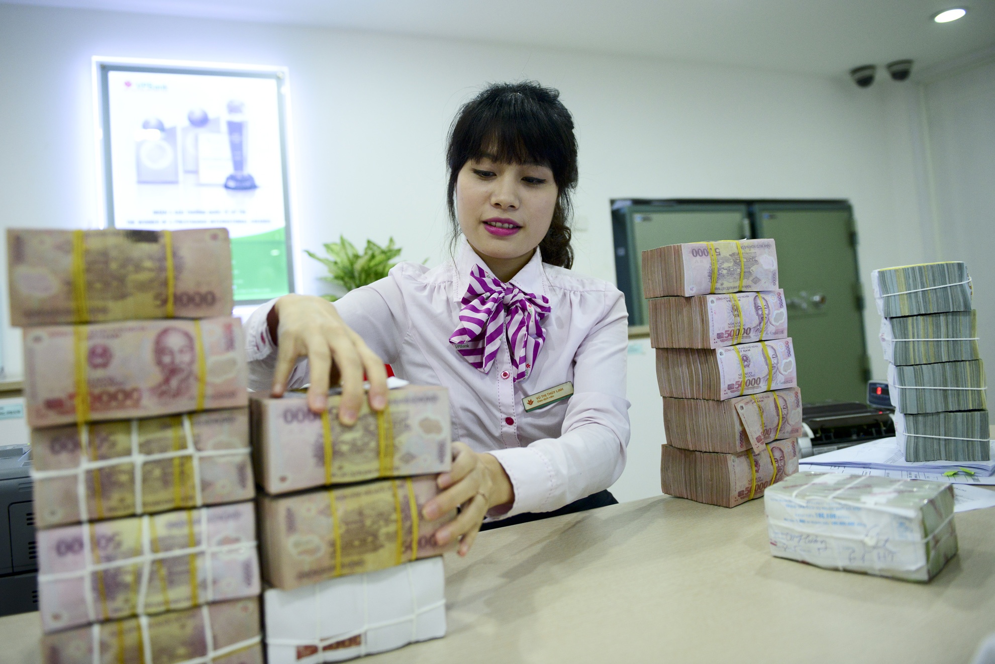 Bi mat luong cua sep cap trung trong ngan hang Viet hinh anh