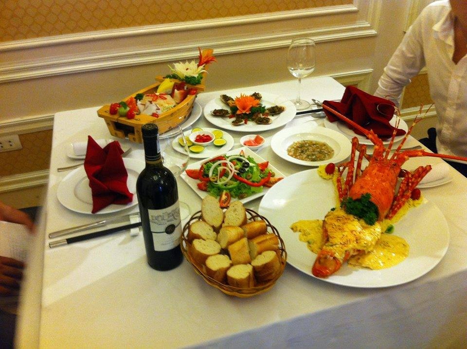 Nha hang tang bao ngu Nam Phi cho bua an xa xi ngay 2/9 hinh anh