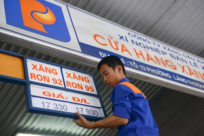 Xang giam 1.200 dong la nhieu hay it? hinh anh