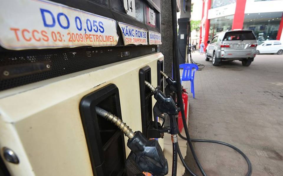 Gia xang co the giam toi da 1.200 dong mot lit hom nay hinh anh