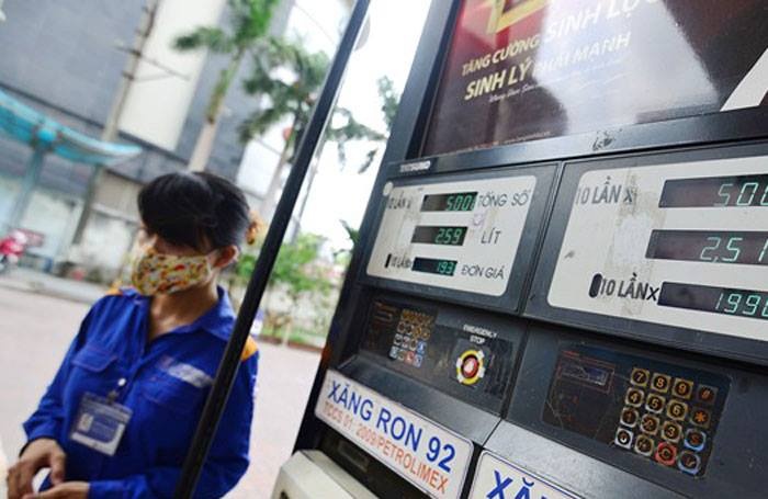 Xang co the tang toi da 500 dong/lit hom nay? hinh anh