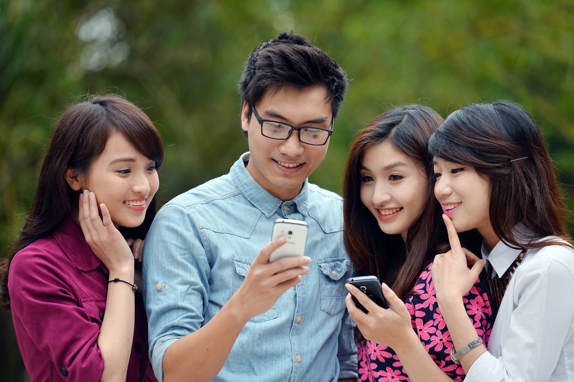 Dai gia 8X chi 3 ty dong mua sim 0933999999 hinh anh