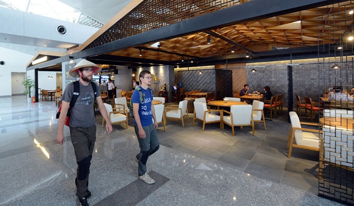 Hang khong Viet that chat an ninh sau khung bo Paris hinh anh