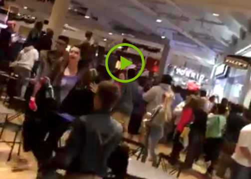 Dam dong lao vao nhau o trung tam thuong mai Matthews Mall hinh anh