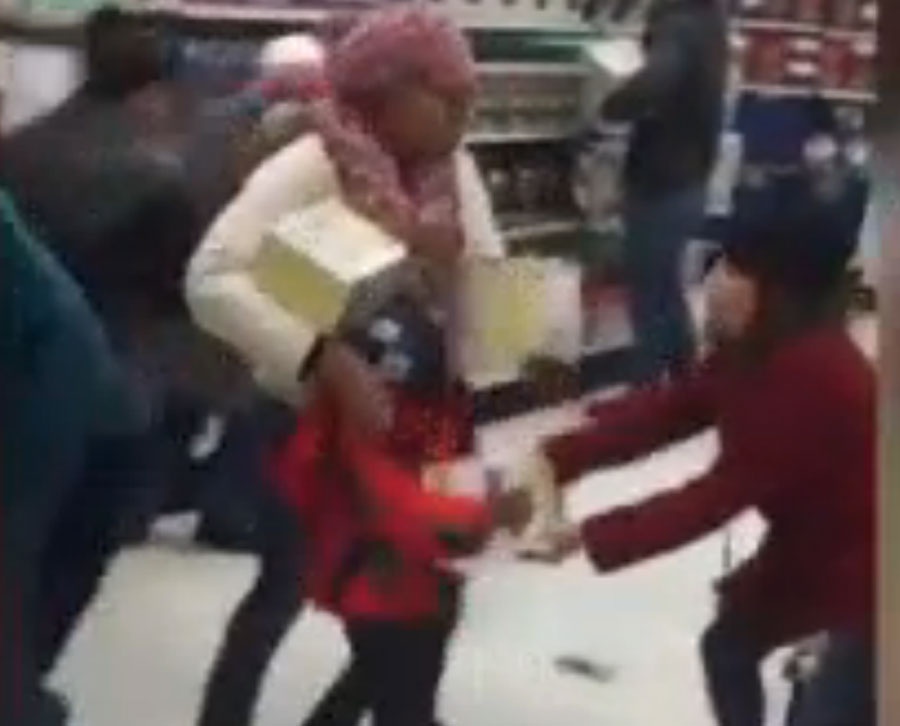 Tai dien canh tranh cuop do o My ngay Black Friday hinh anh