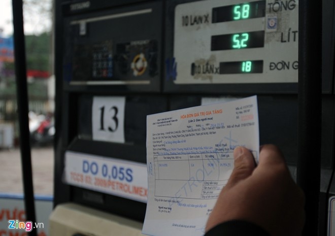 Giá xăng giảm nhưng cước taxi chưa giảm do nhân tố công nghệ? Ảnh minh họa: Hoàng Anh.