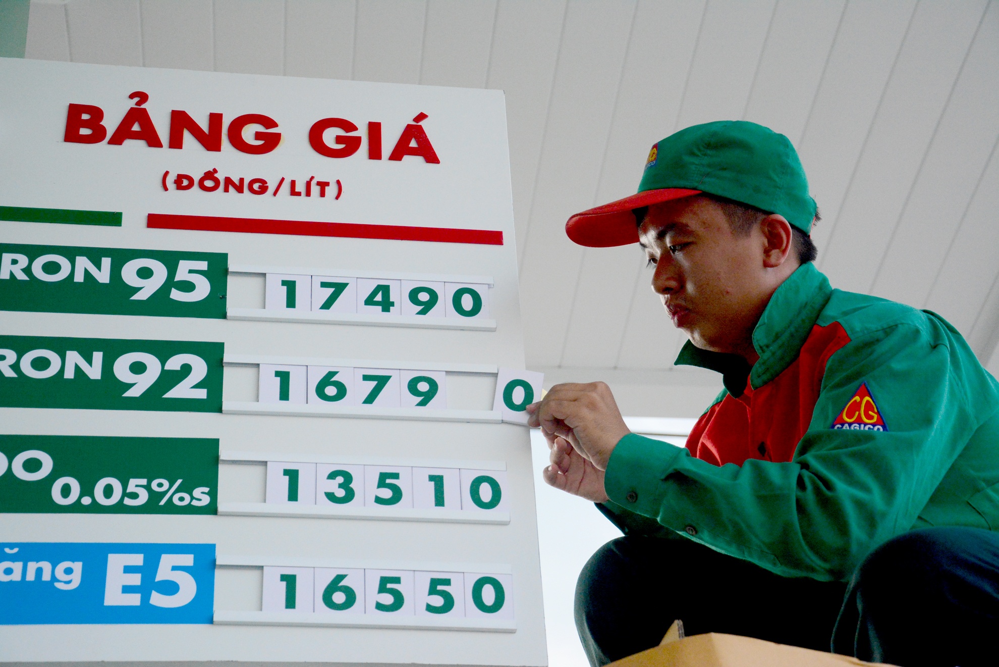 Xang giam gia tu 15h hinh anh