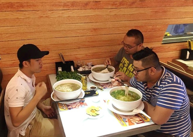 Mon Hue, Pho Ong Hung muon IPO o Hong Kong? hinh anh