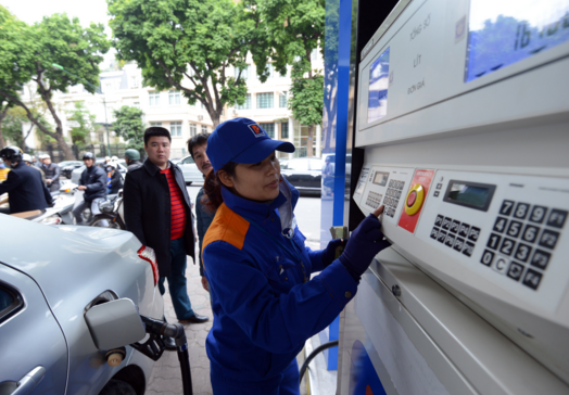 Gia xang giam tu 15h hinh anh