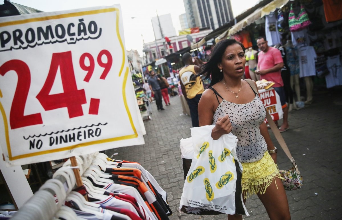 Brazil có 13,8% lục lượng lao động là người làm nghề kinh doanh tự do, trong đó phần lớn làm nghề bán quần áo tại các sạp ở chợ, hay vỉa hè. Hơn một nửa trong số này là nữ giới.