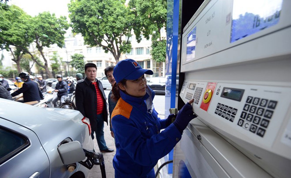 Nguoc dong cua xang, gas, dien, nuoc nam 2015 hinh anh