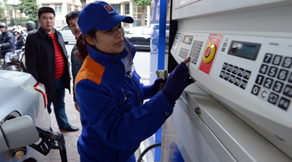 Gia xang nen dieu chinh hang ngay, vi sao? hinh anh