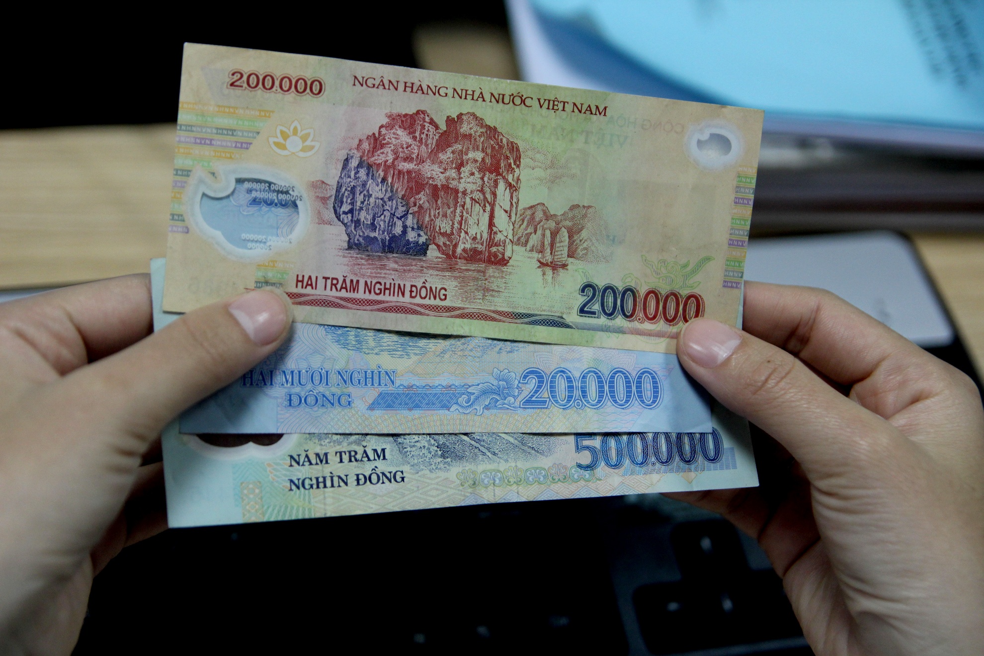 Phan biet tien that, gia nhu the nao? hinh anh