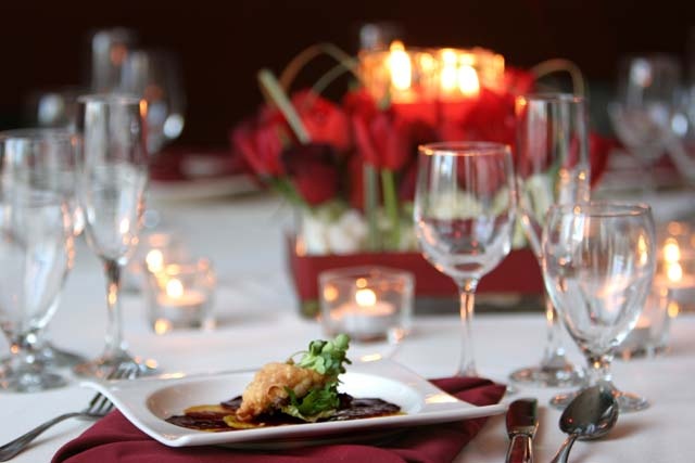 Bua an dat do o nha hang hang sang dip Valentine hinh anh