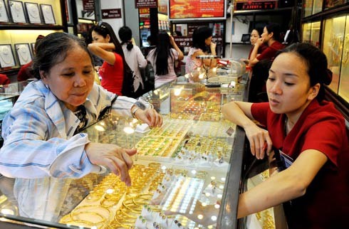 Vang bat tang truoc ngay via than tai hinh anh