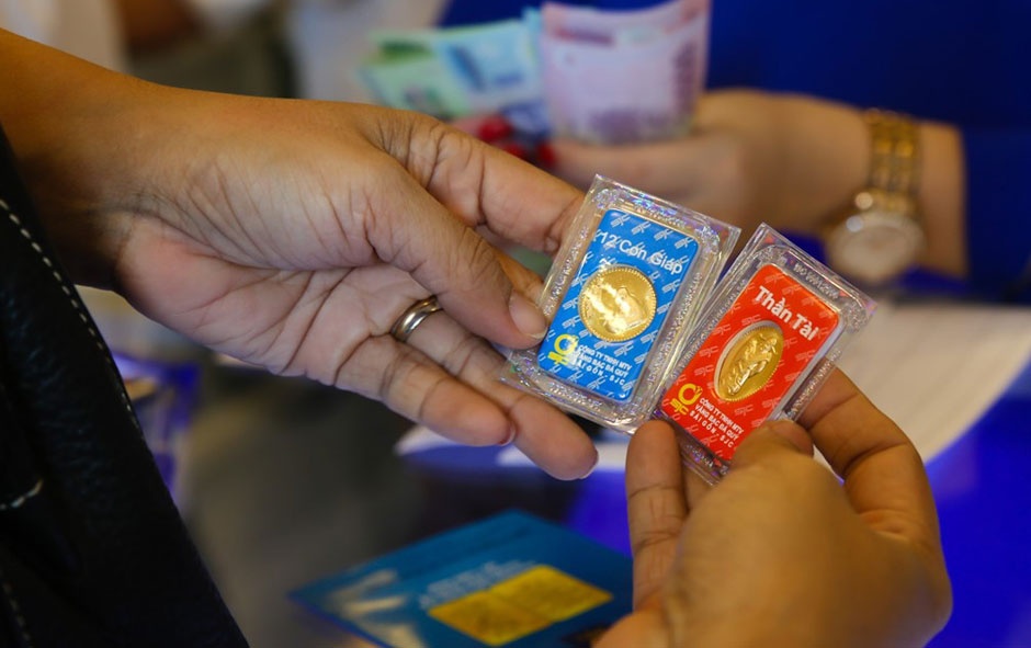 Gia vang boc hoi 350.000 dong sau ngay than tai hinh anh