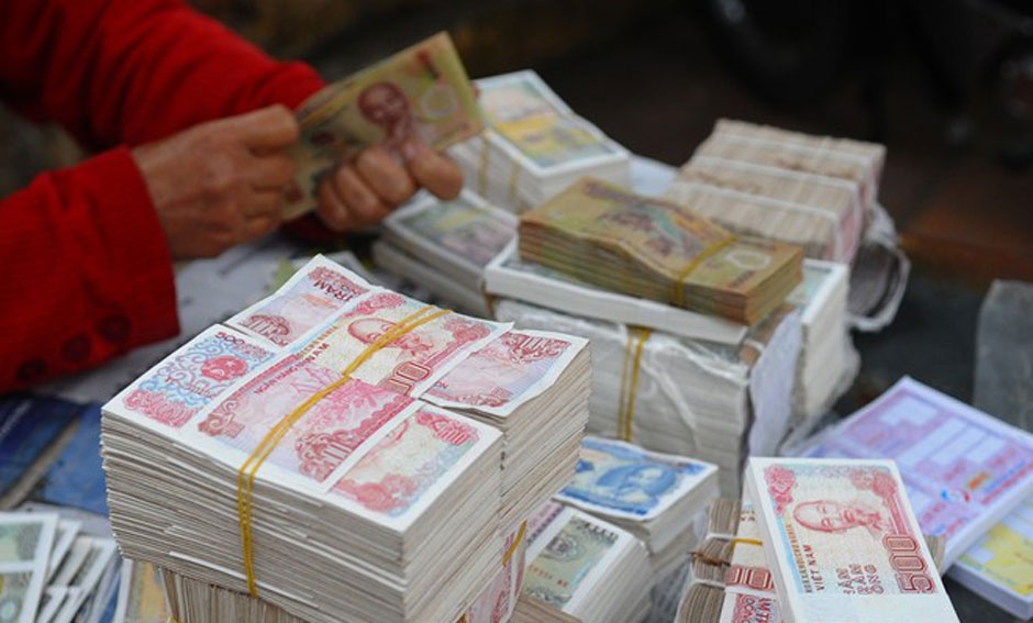 Ngan hang Nha nuoc yeu cau xu ly viec kinh doanh tien nho le hinh anh