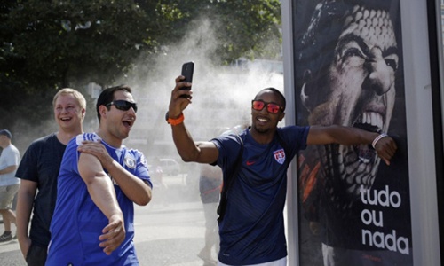 Nhung nhan hang 'ngam trai dang' voi dai su thuong hieu hinh anh