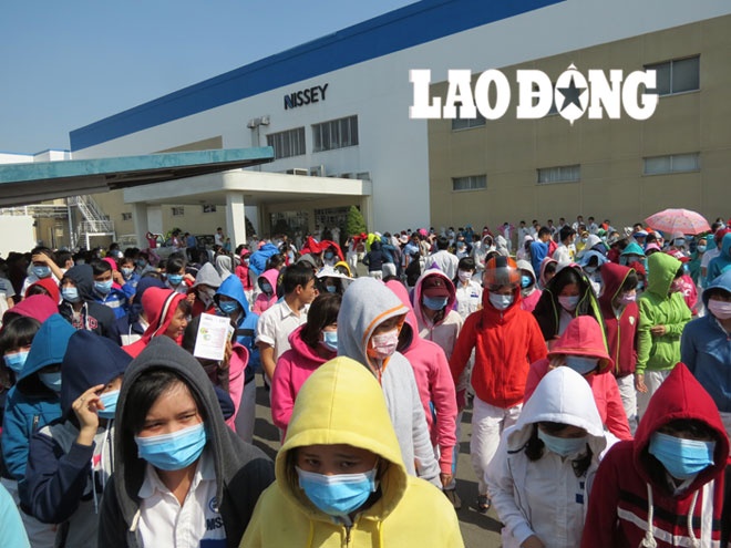 Ngung viec tap the gia tang vi dieu chinh luong co ban hinh anh