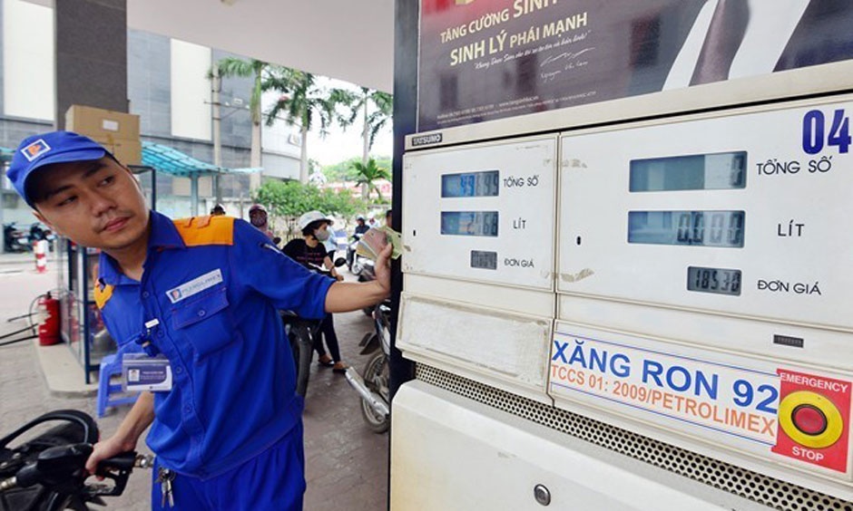 Gia xang sap tang 300 dong? hinh anh